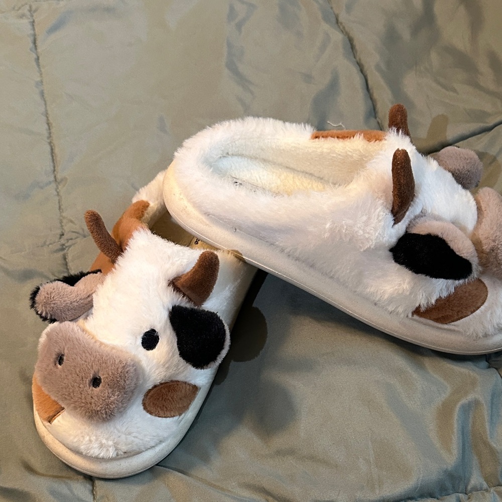 Cozy Cow Print Women's Slippers